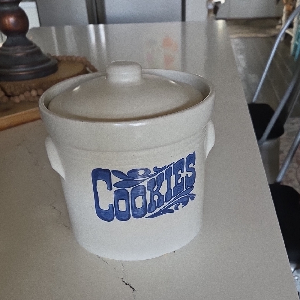 Pfaltzgraff Yorktowne - Cream and Blue Ceramic Food Storage Jar